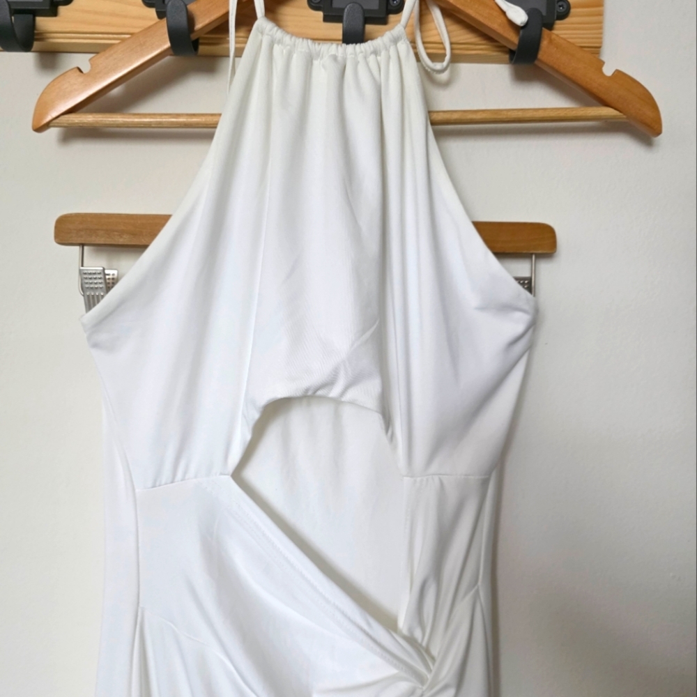 Elegant White Halter Draped Dress With Front Cut Out Sz. L - Picture 1 of 7